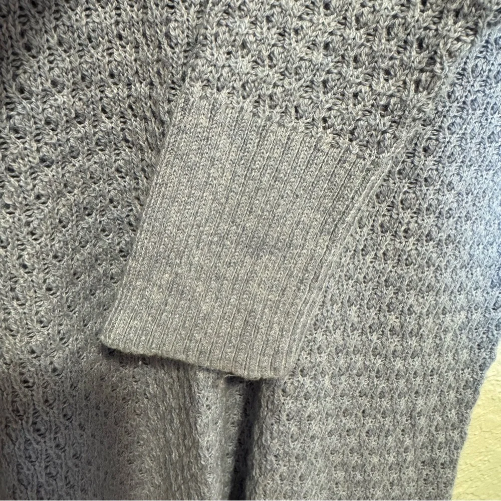 American Eagle Outfitters Blue Knit Sweater Side Slits Size Medium Preppy Campus